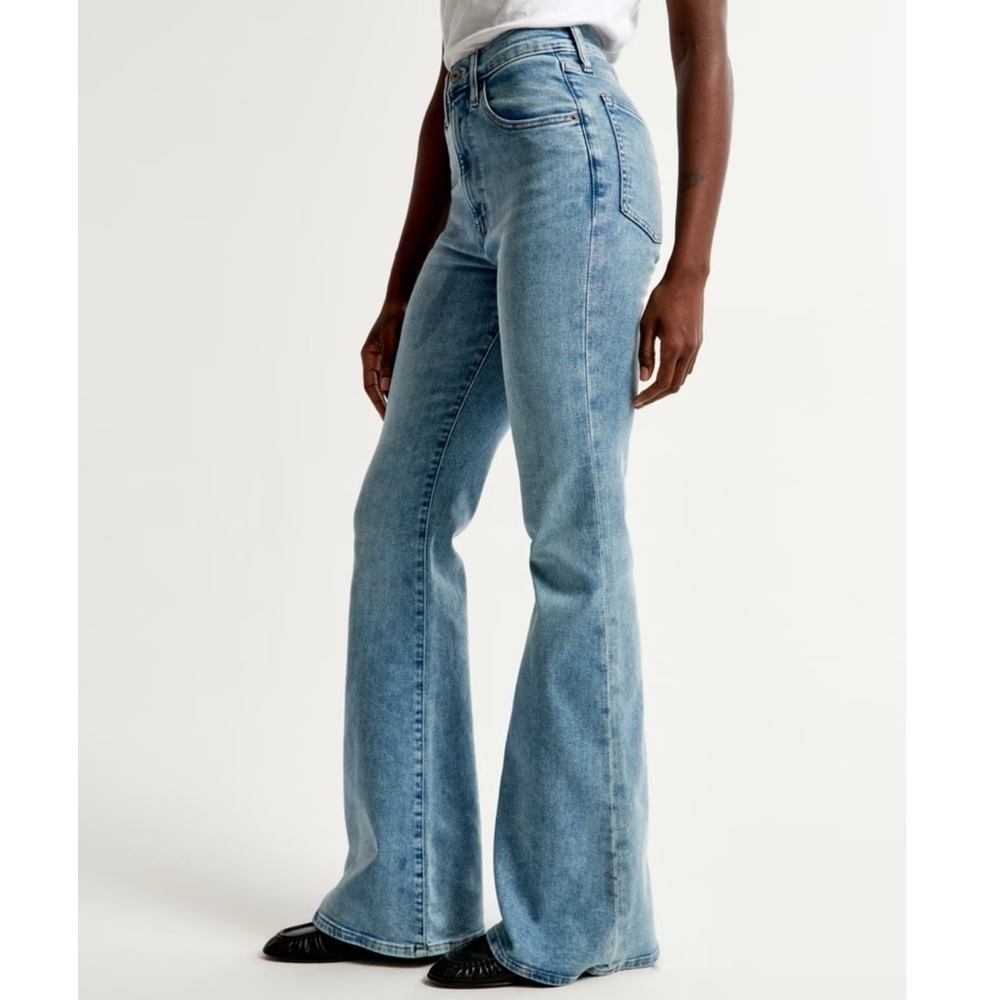 Abercrombie & Fitch Blue The Flare Wide Leg ultra high rise Jeans size 34/14s